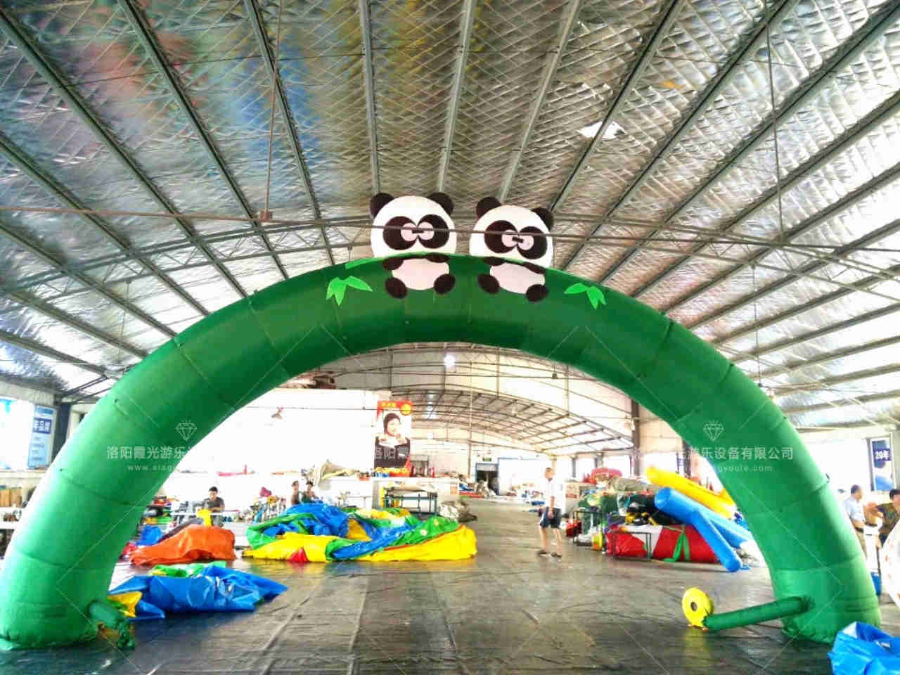 海港熊猫喷绘拱门